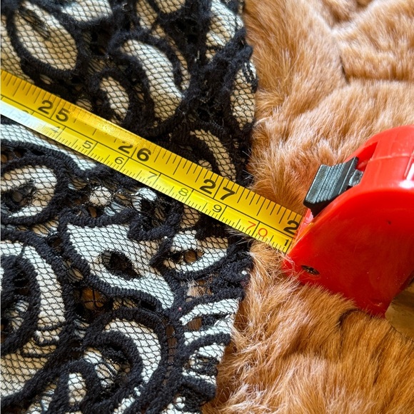 Express Black and White Patterned Women's Top size L - Picture 4 of 13